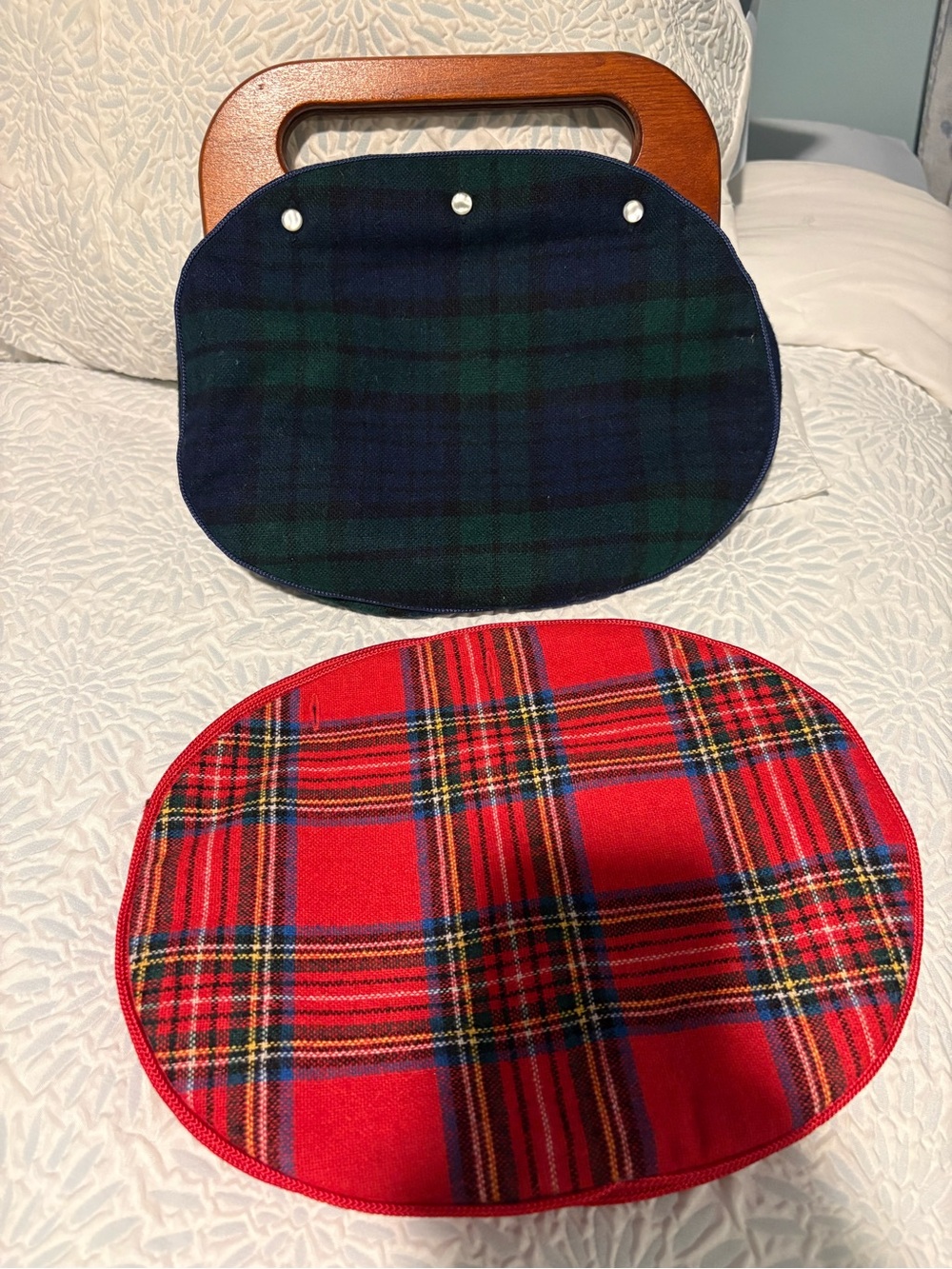 Vintage”Beehive Baltimore”Bermuda Bag with 2 interchangeable tartan covers. EUC